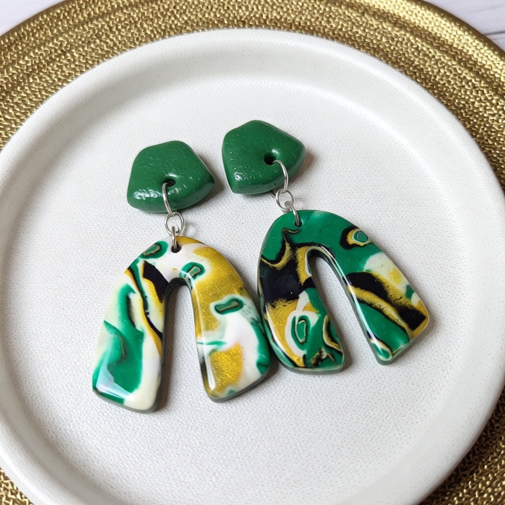 Green Dart Frog Polymer Clay Arch Earrings – Express Individuality