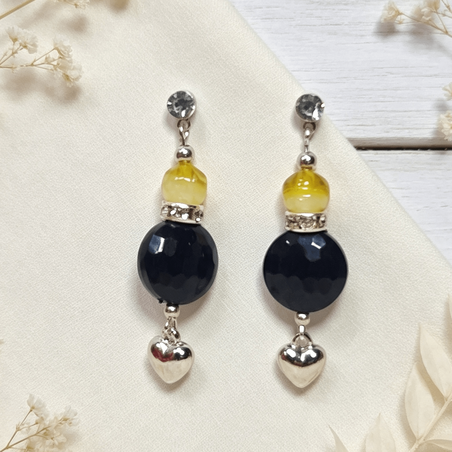 Elegant Stud Earrings with Heart Charm Champagne